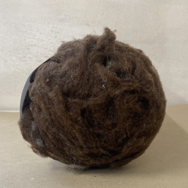 Ispaniška ruda tirolio vilna su priemaišom 0.4kg.